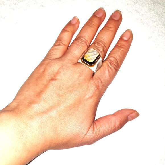 Rare Vintage Hand-Carved Mother of Pearl Seashell Inlay Signet Ring - Picture 8 of 12